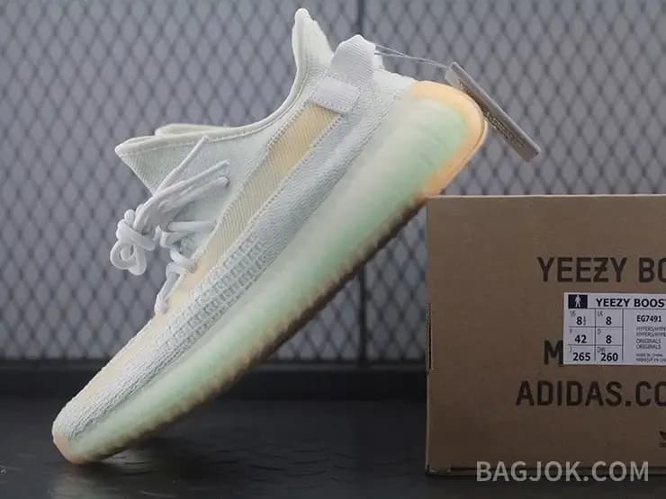 아디다스 YEEZY 350 V2 상세 이미지