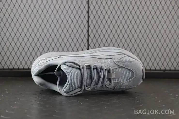 아디다스 YEEZY 700 상세 이미지