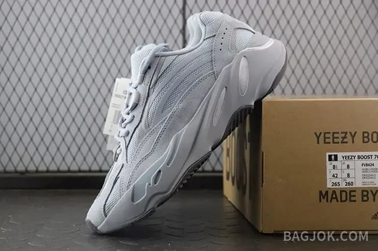 아디다스 YEEZY 700 상세 이미지
