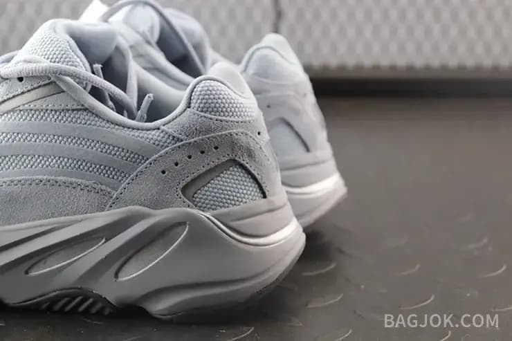 아디다스 YEEZY 700 상세 이미지