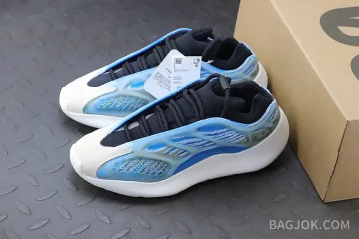 아디다스 YEEZY 700 V3 상세 이미지