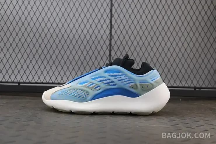 아디다스 YEEZY 700 V3 상세 이미지