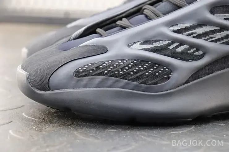 아디다스 YEEZY 700 V3 상세 이미지