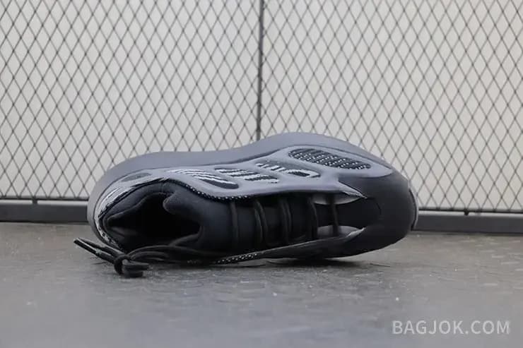 아디다스 YEEZY 700 V3 상세 이미지