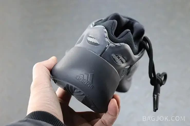 아디다스 YEEZY 700 V3 상세 이미지