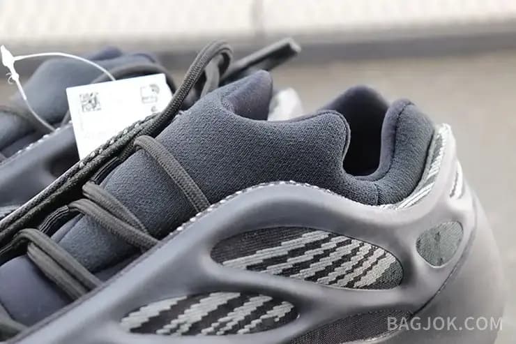 아디다스 YEEZY 700 V3 상세 이미지
