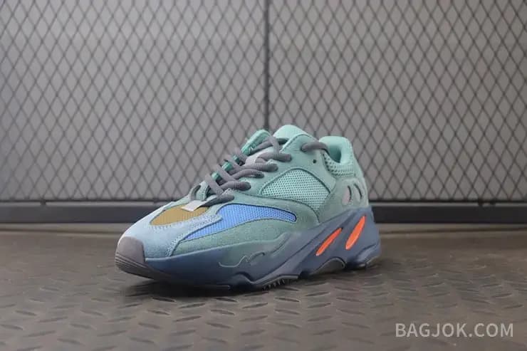 아디다스 YEEZY 700 상세 이미지