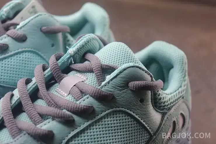 아디다스 YEEZY 700 상세 이미지