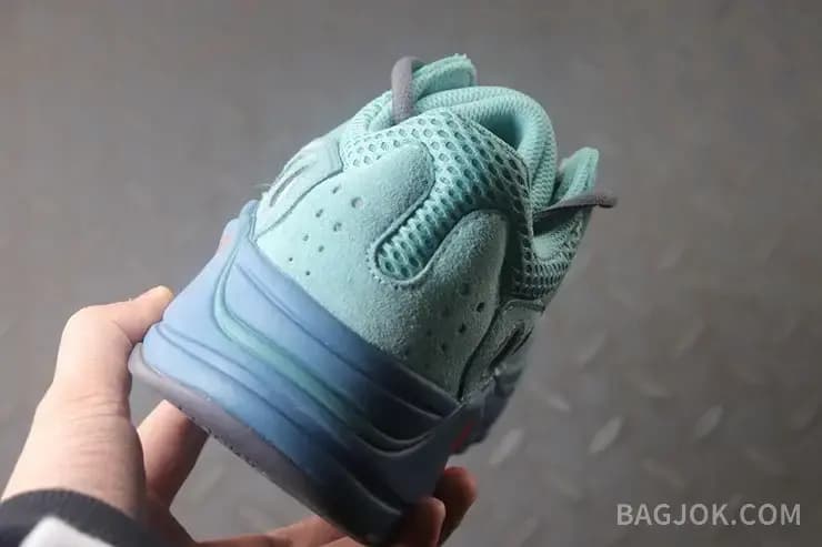 아디다스 YEEZY 700 상세 이미지