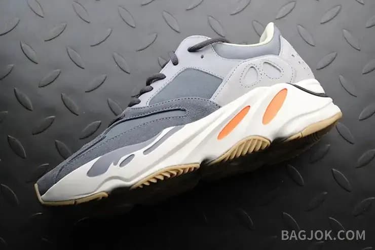 아디다스 YEEZY 700 상세 이미지