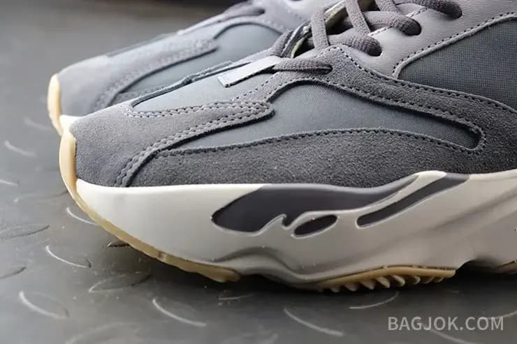 아디다스 YEEZY 700 상세 이미지