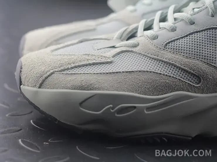 아디다스 YEEZY 700 상세 이미지