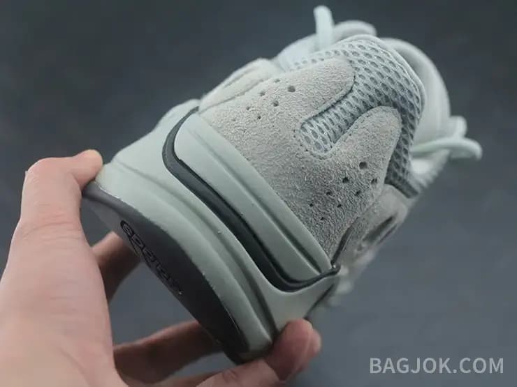 아디다스 YEEZY 700 상세 이미지