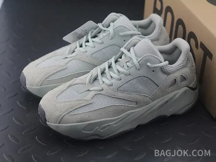 아디다스 YEEZY 700 상세 이미지
