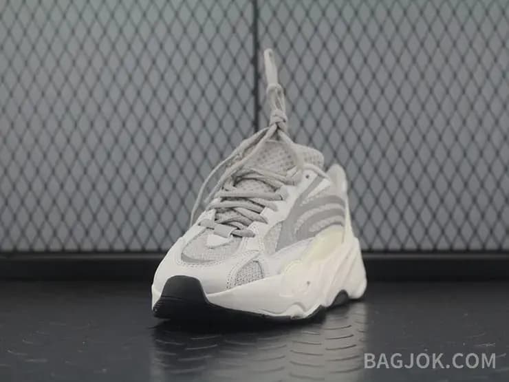 아디다스 YEEZY 700 상세 이미지