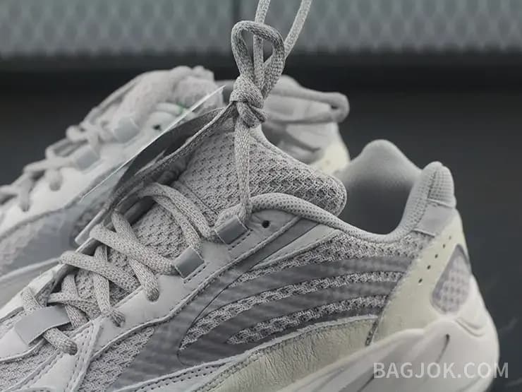 아디다스 YEEZY 700 상세 이미지