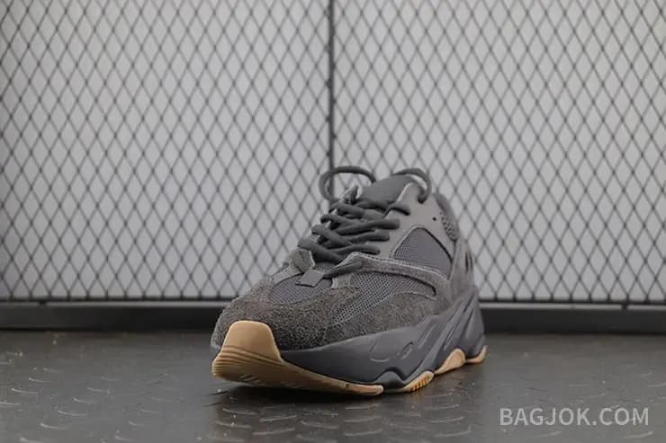 아디다스 YEEZY 700 상세 이미지