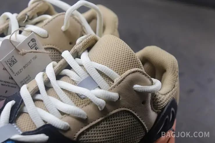 아디다스 YEEZY 700 상세 이미지