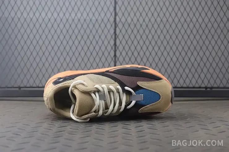 아디다스 YEEZY 700 상세 이미지