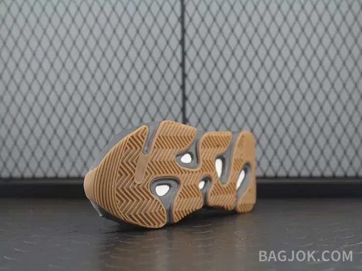 아디다스 YEEZY 700 상세 이미지
