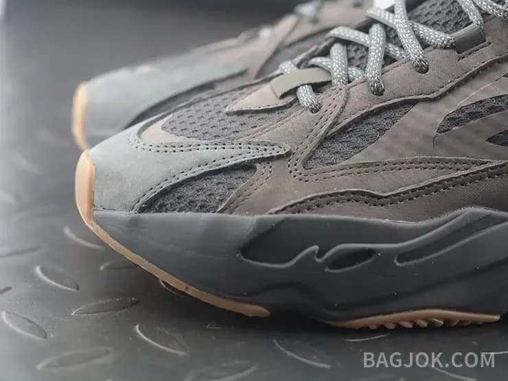 아디다스 YEEZY 700 상세 이미지