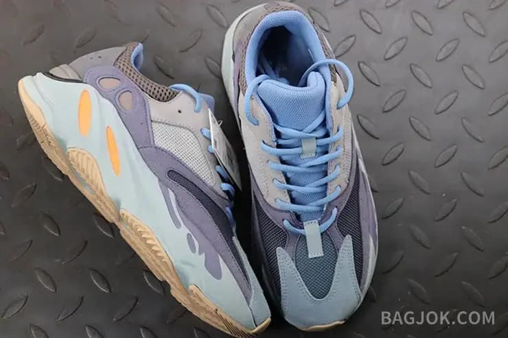 아디다스 YEEZY 700 상세 이미지