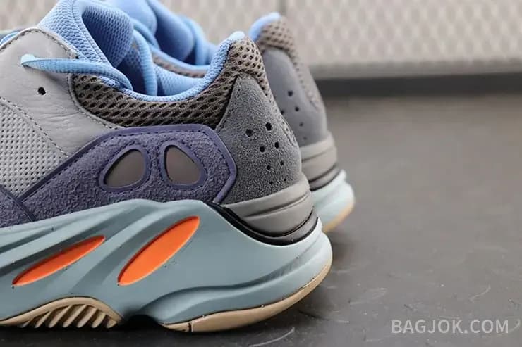 아디다스 YEEZY 700 상세 이미지