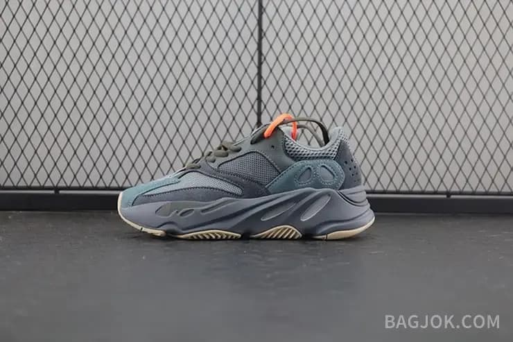 아디다스 YEEZY 700 상세 이미지