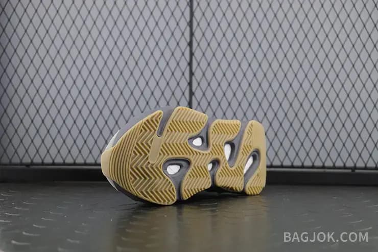아디다스 YEEZY 700 상세 이미지