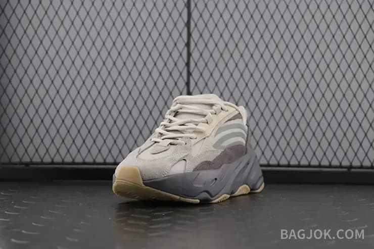 아디다스 YEEZY 700 상세 이미지