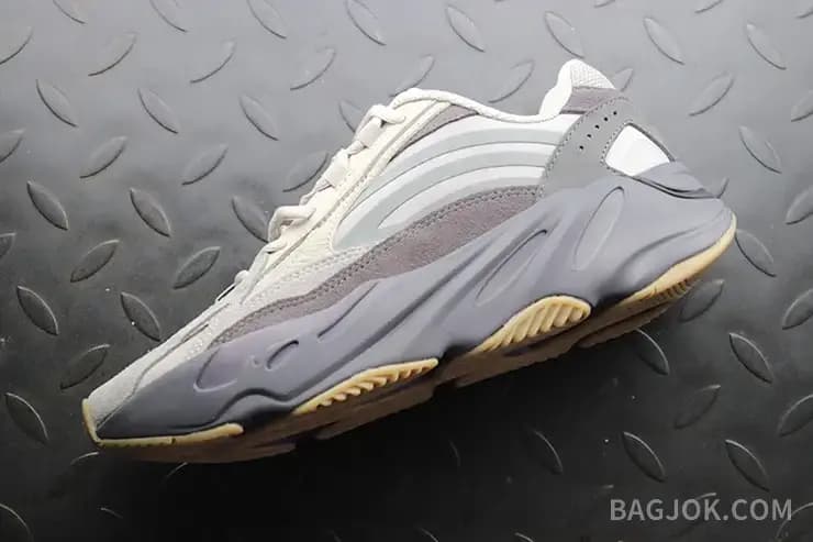 아디다스 YEEZY 700 상세 이미지