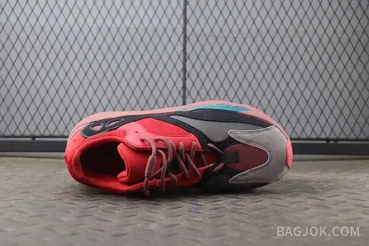 아디다스 YEEZY 700 상세 이미지