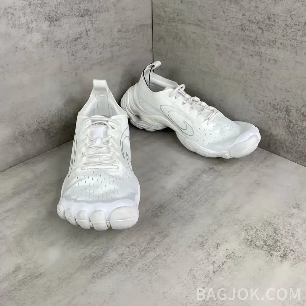 발렌시아가 발렌시아가 아나토믹 러너 스니커즈 상세 이미지