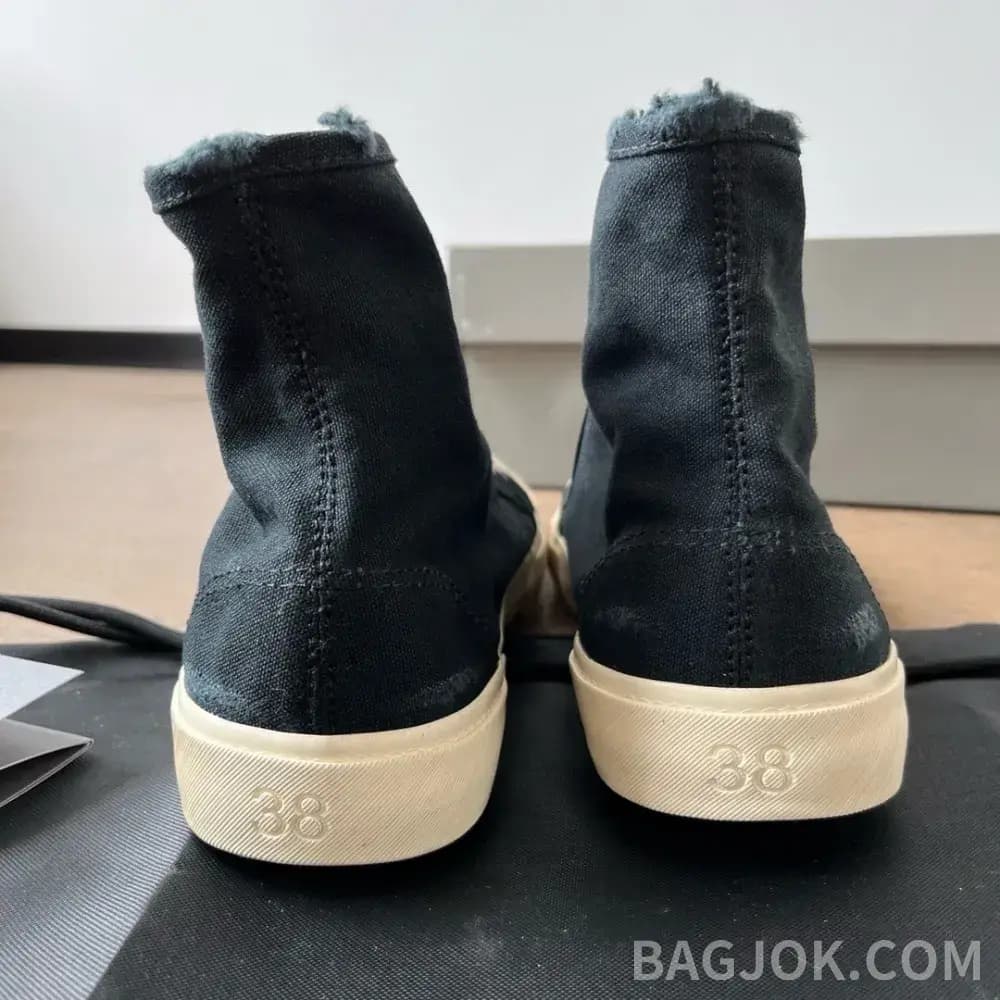 발렌시아가 발렌시아가 스니커즈 하이탑 25SS 상세 이미지