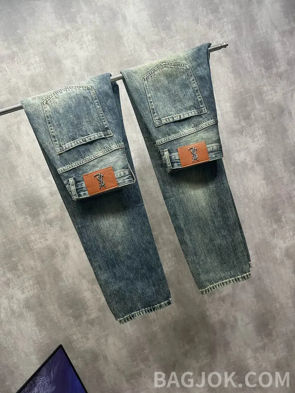 생로랑 생로랑 YSL 메탈 로고 워싱 스트레이트 데님 팬츠 상세 이미지