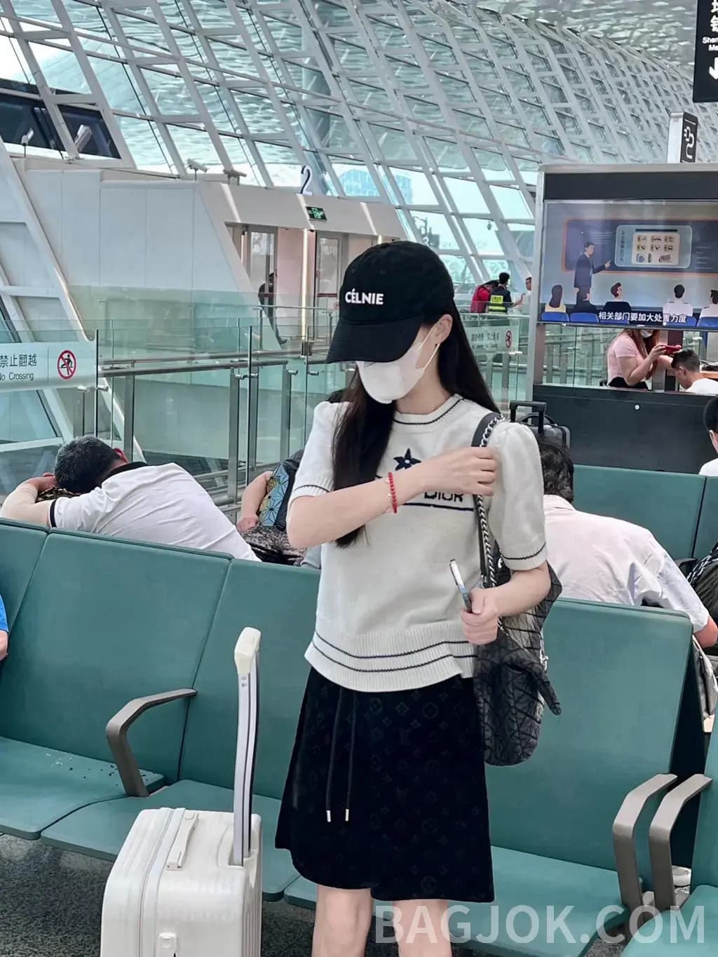 루이비통 루이비통 올오버 모노그램 플록 벨벳 쇼츠 상세 이미지