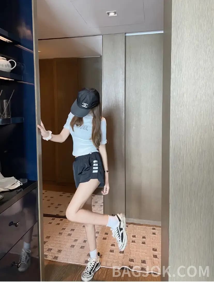 톰브라운 톰브라운 4바 스트라이프 트랙 쇼츠 상세 이미지