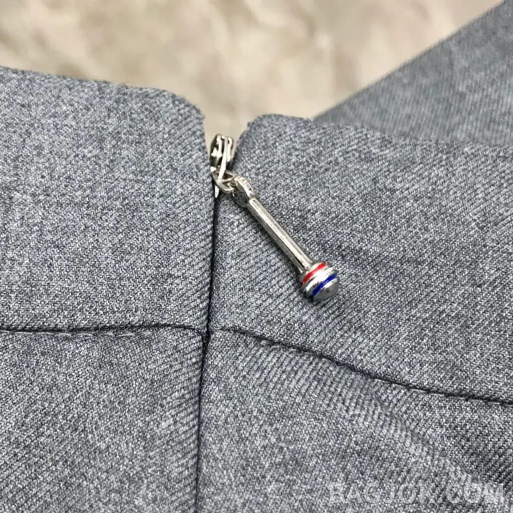 톰브라운 톰브라운 RWB 그로그랭 탭 랩 플리츠 미니 스커트 상세 이미지