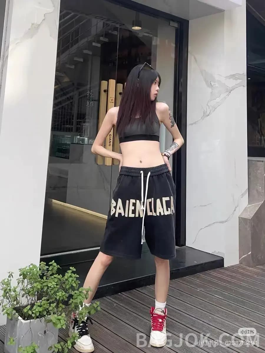 발렌시아가 발렌시아가 빅 로고 스웨트 숏팬츠 상세 이미지