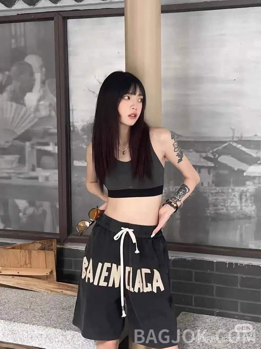 발렌시아가 발렌시아가 빅 로고 스웨트 숏팬츠 상세 이미지