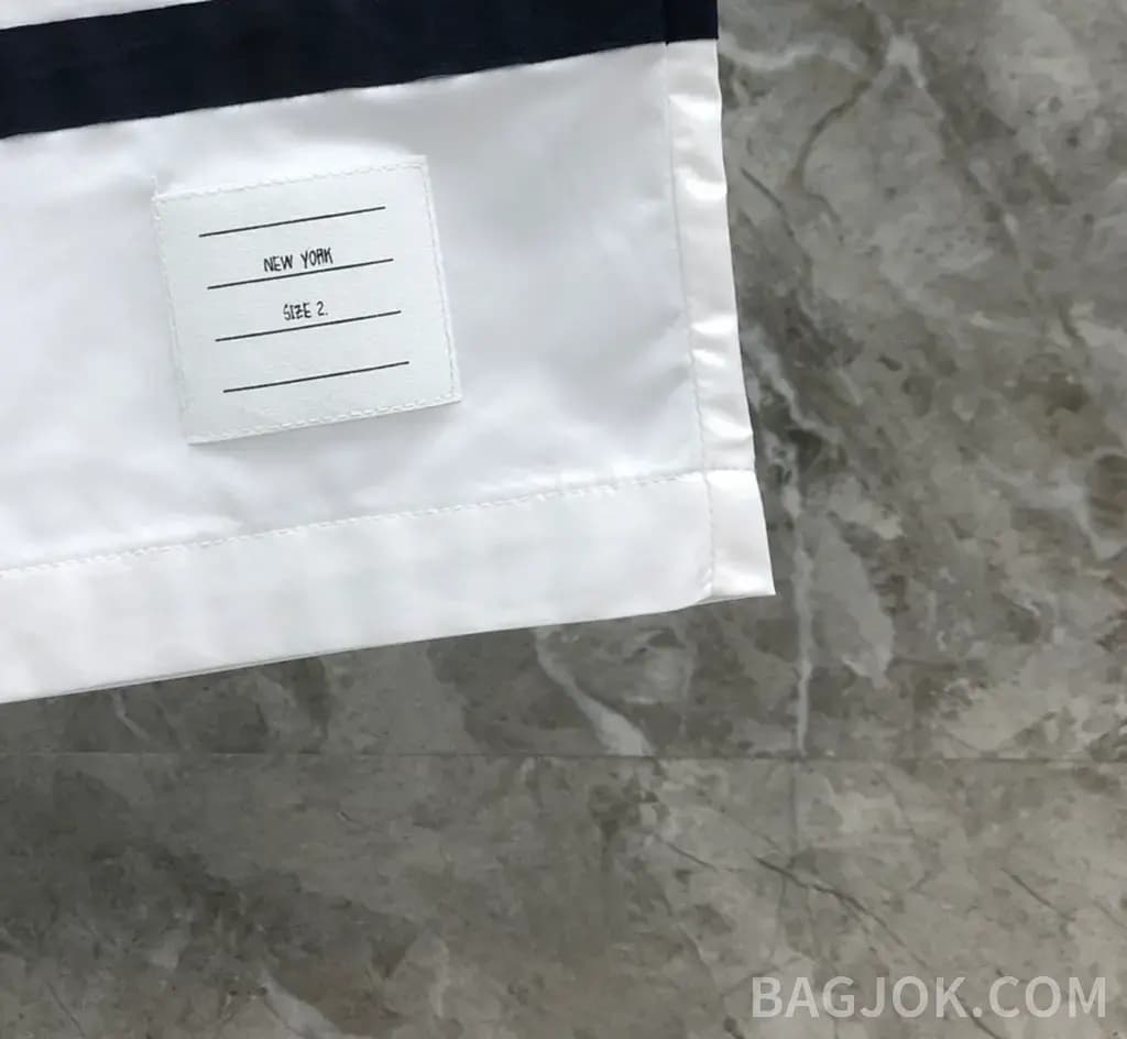 톰브라운 톰브라운 시그니처 삼색 스트라이프 나일론 스윔 쇼츠 상세 이미지