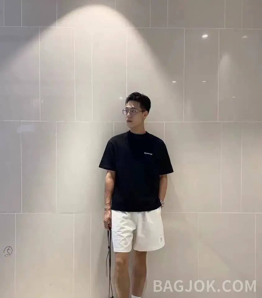 톰브라운 톰브라운 시그니처 스트라이프 코튼 쇼츠 상세 이미지