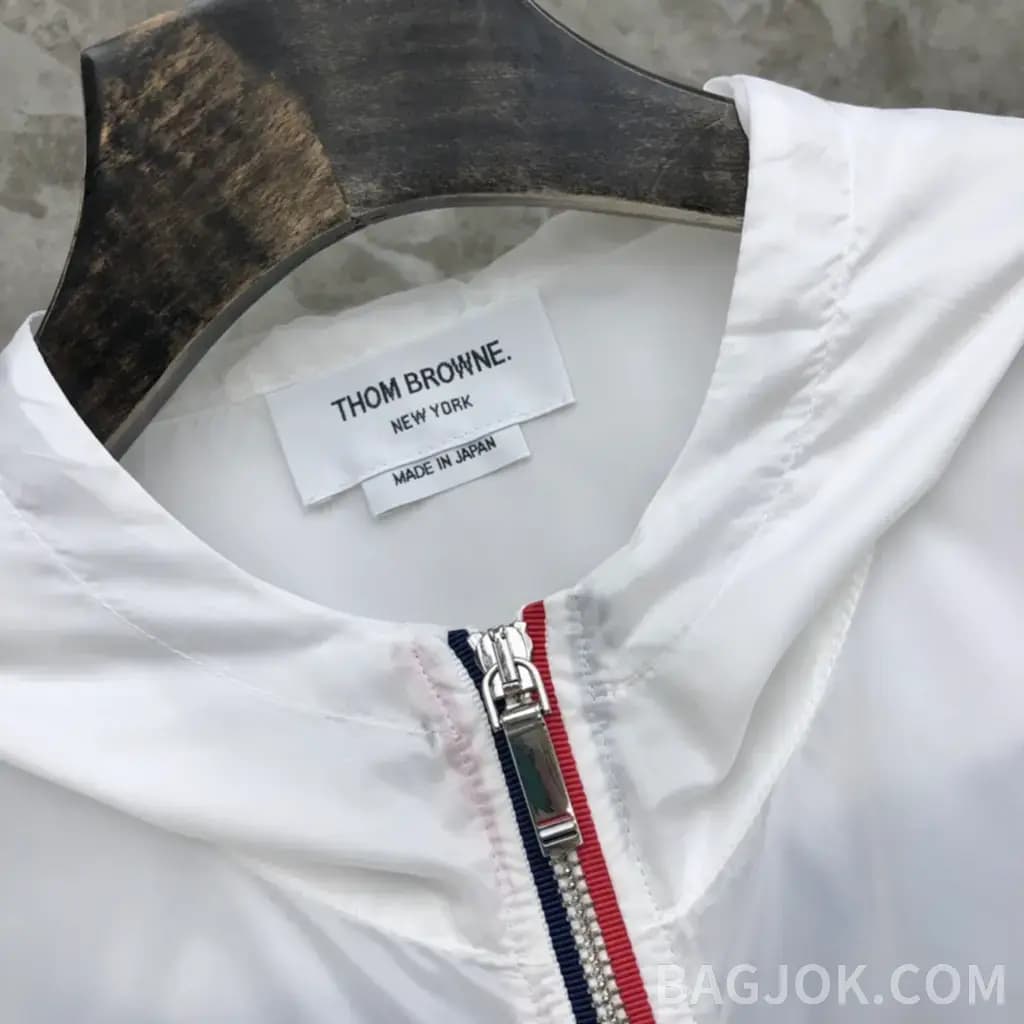 톰브라운 THOM BROWNE 웨일 그래픽 후드 윈드브레이커 상세 이미지