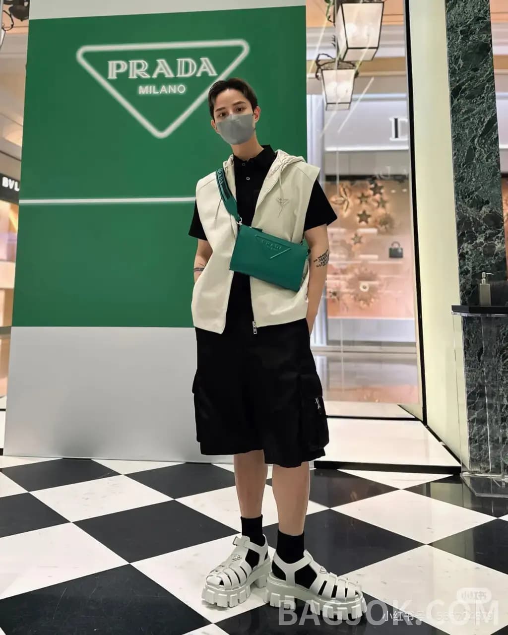 프라다 PRADA Re-Nylon 카고 쇼츠 상세 이미지