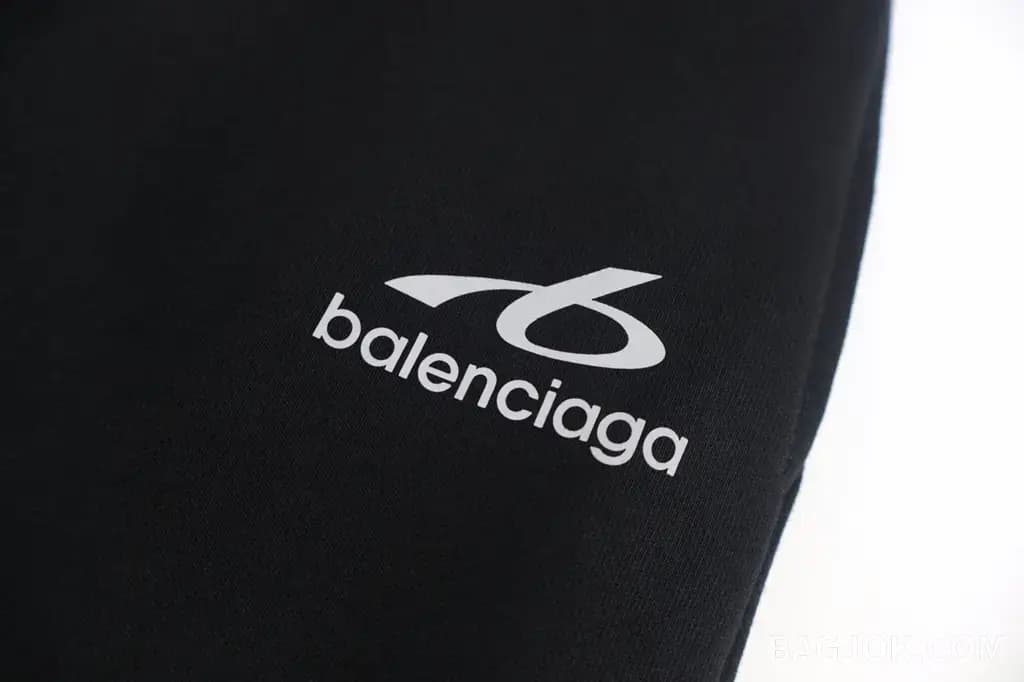 발렌시아가 BALENCIAGA 피쉬스케일 로고 스웨트 쇼츠 상세 이미지