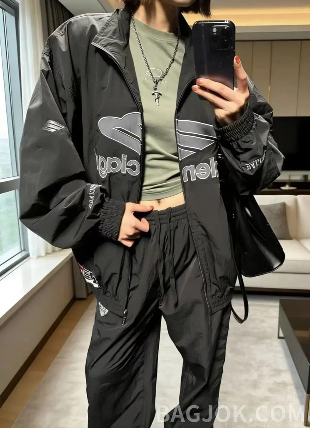 발렌시아가 BALENCIAGA Big Logo Windbreaker Jacket 상세 이미지