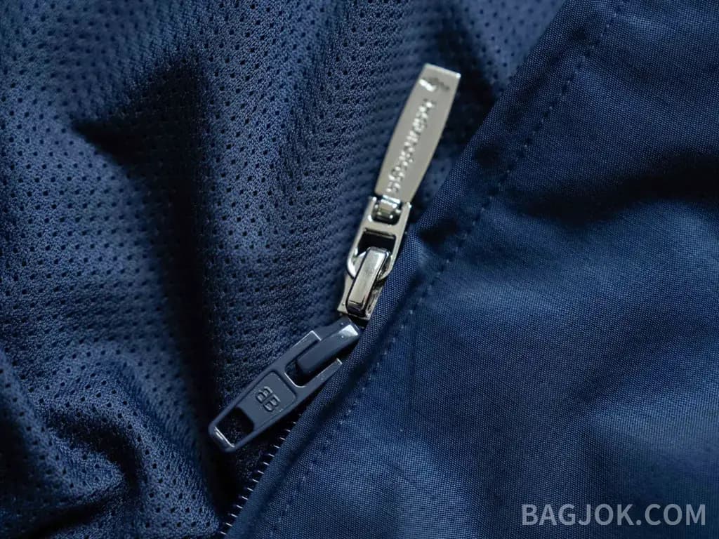 발렌시아가 BALENCIAGA Big Logo Windbreaker Jacket 상세 이미지