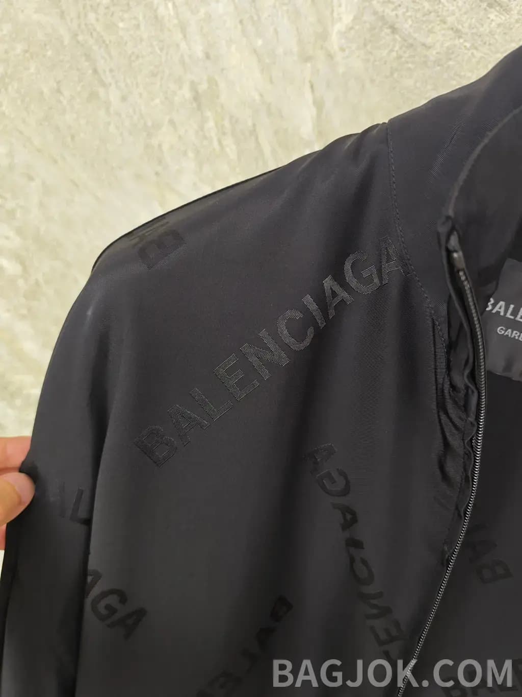 발렌시아가 BALENCIAGA 올오버 로고 실크 자켓 상세 이미지