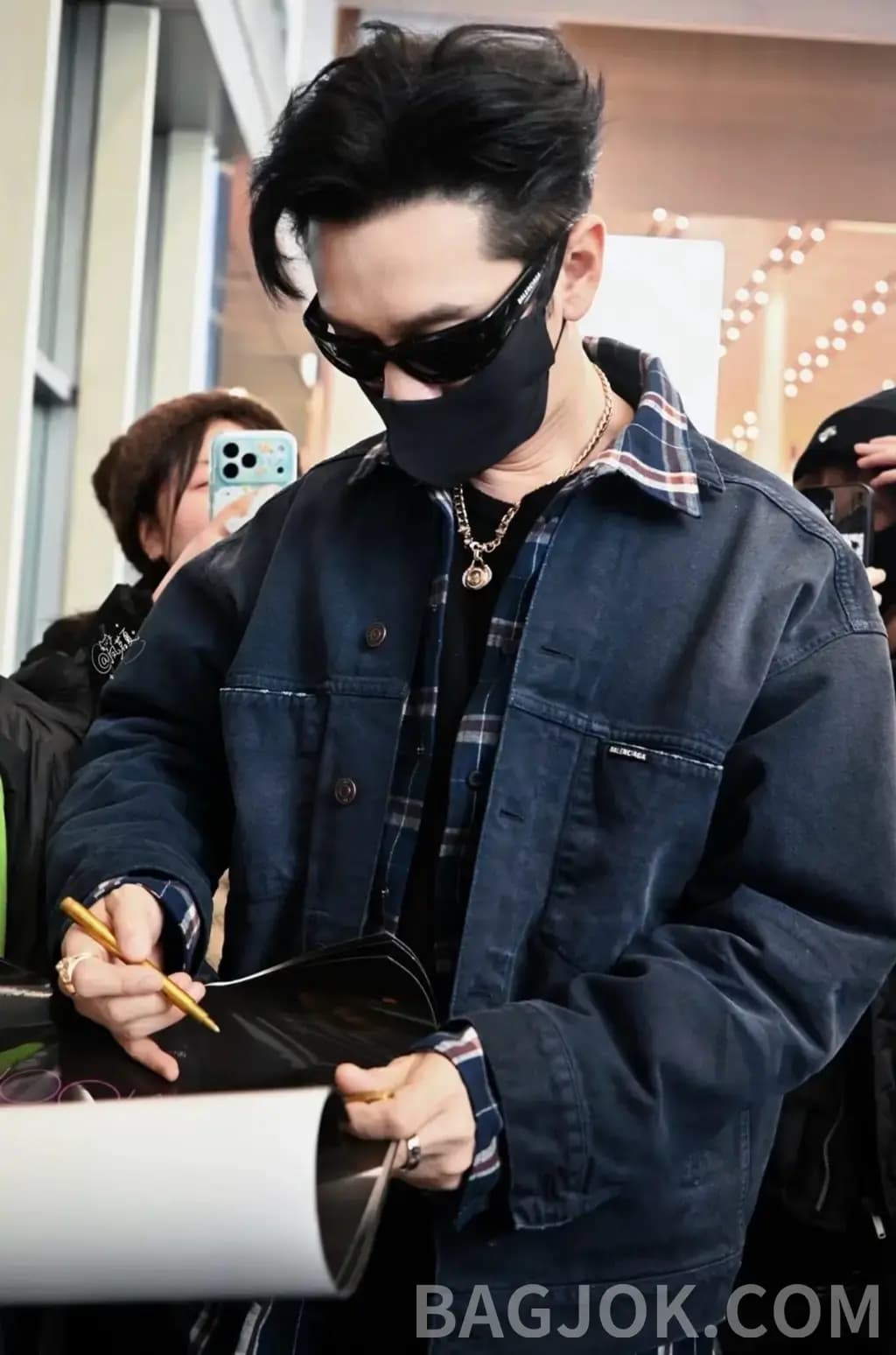 발렌시아가 BALENCIAGA 올오버 로고 실크 자켓 상세 이미지