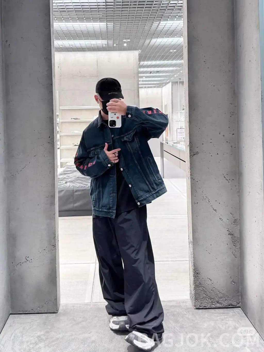 발렌시아가 BALENCIAGA 하트 로고 데님 트러커 자켓 상세 이미지